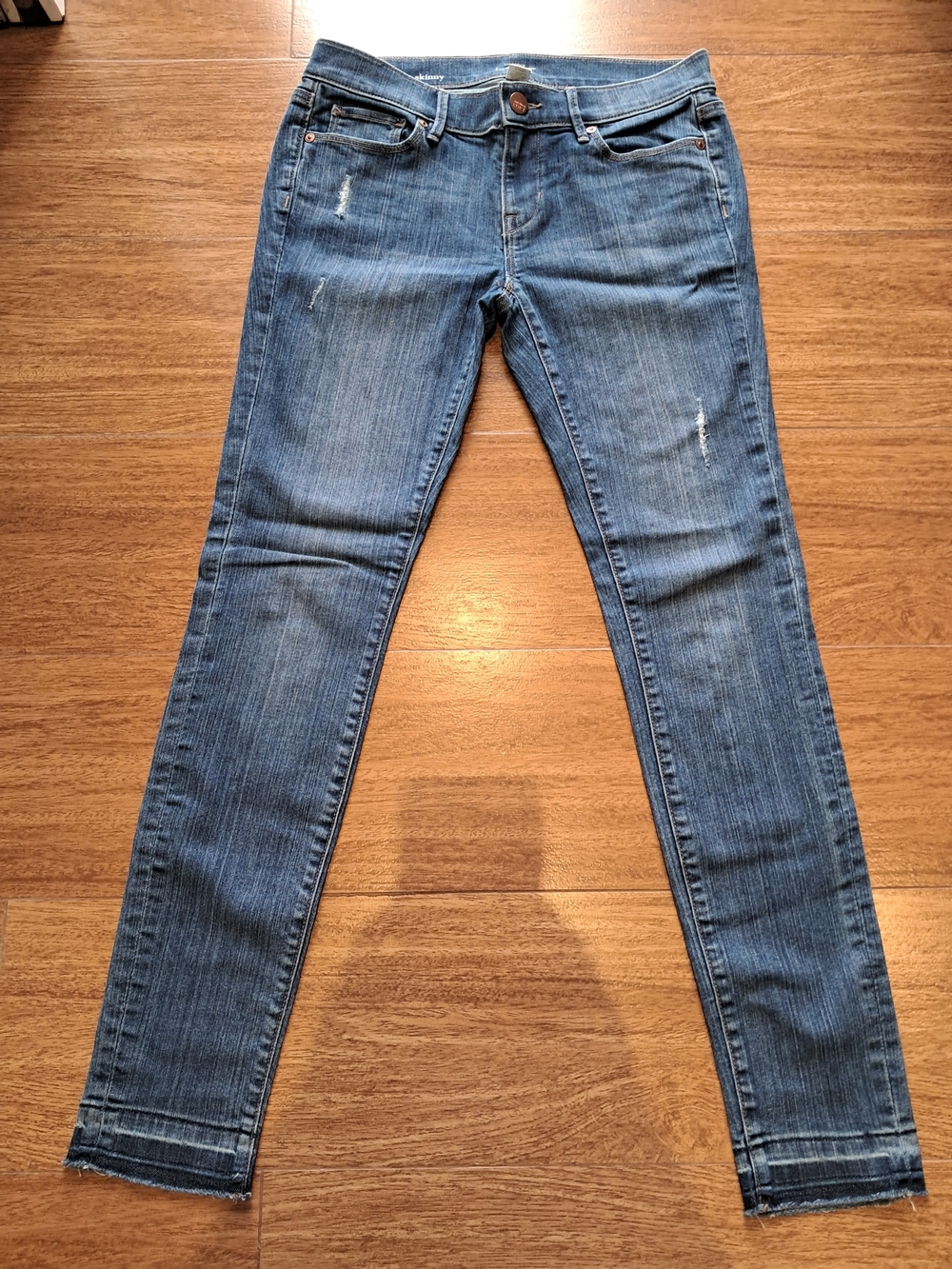 LOFT Women's Skinny Jeans in Faded Blue with Subtle Distressing